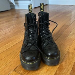 Platform Dr. Martens boots
